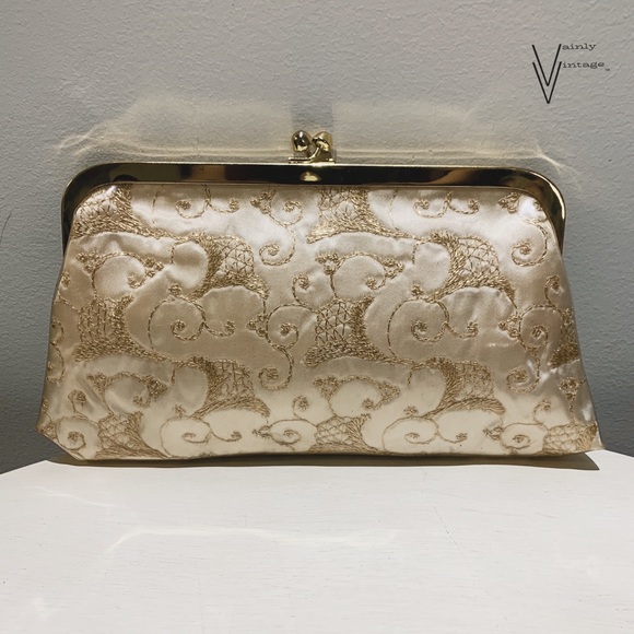 Vintage Handbags - SOLD🚫RARE Vintage 60s Plastic covered Silk Clutch